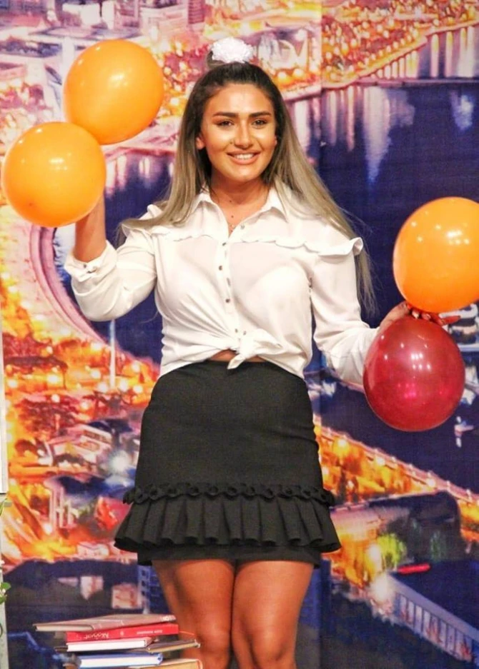 Lider TV-nin aparıcıları məktəbli geyimində - FOTO