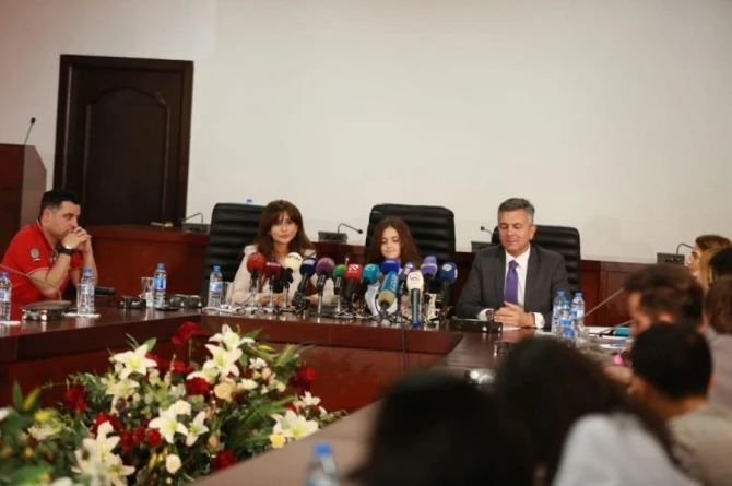 “Qızıl kitab”a düşən Fidan Avroviziyaya gedir - FOTO