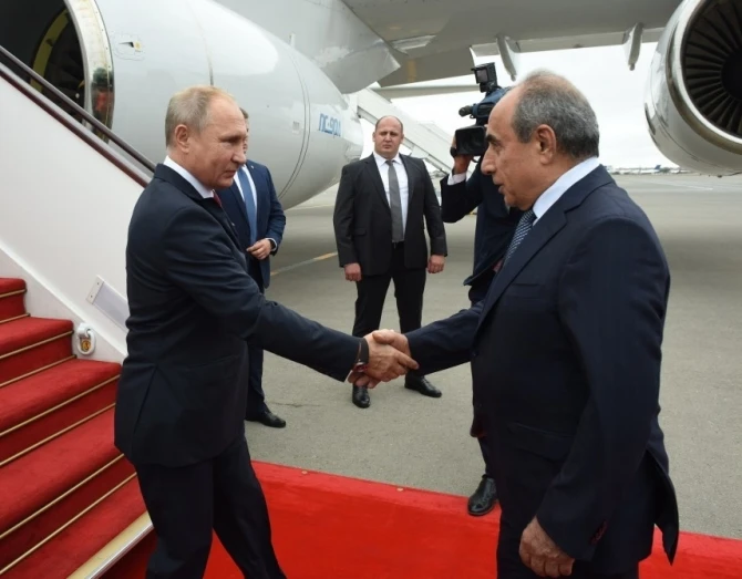 Путин прибыл в Баку - ФОТО