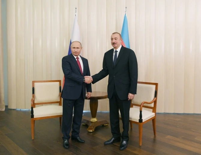 Ильхам Алиев и Владимир Путин побеседовали в Баку за чашкой чая - ФОТО