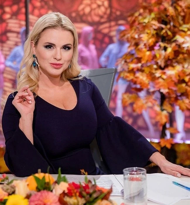 Анна Семенович стала ведущей 