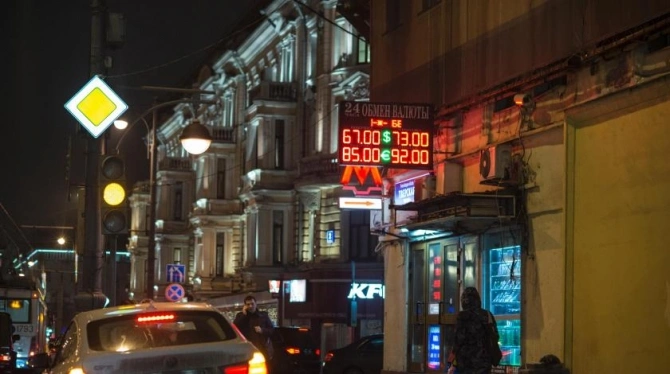 Rusiya dollardan imtina edir – Beynəlxalq ticarətdə nələr dəyişəcək?