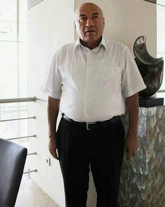 Bakıda pensiyasını götürmək istəyən kişi bir hərəkəti ilə hər kəsi təəccübləndirdi (FOTO)