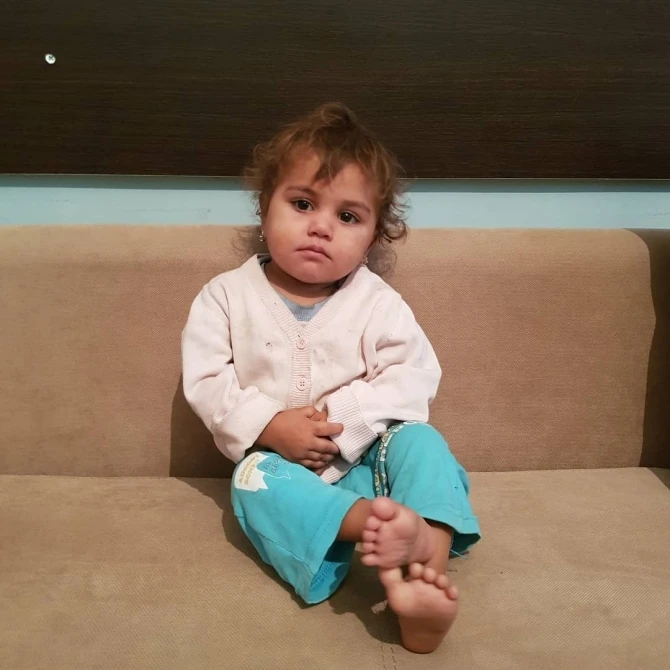 В Баку найдена 2-летняя девочка, которую вырвали из пасти бездомных собак - ФОТО+ВИДЕО