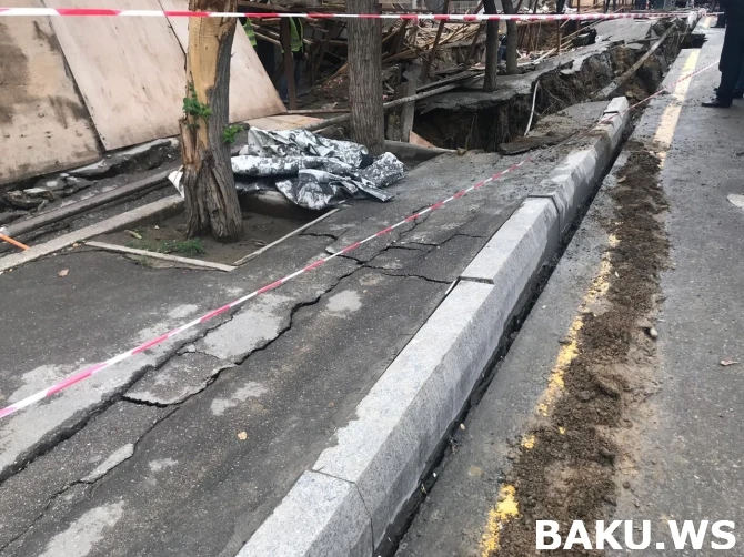 Bakının mərkəzində yol sürüşdü - 3 metrlik yarğan yarandı (VİDEO) - YENİLƏNİB Bakının mərkəzində yol sürüşdü - 3 metrlik yarğan yarandı (VİDEO) - YENİLƏNİB