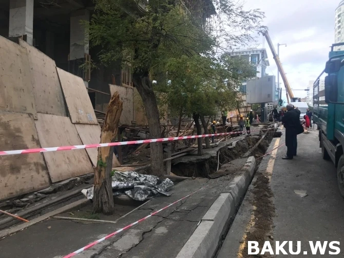 В центре Баку просела дорога: образовалась 3-метровая воронка - ВИДЕО - ОБНОВЛЕНО