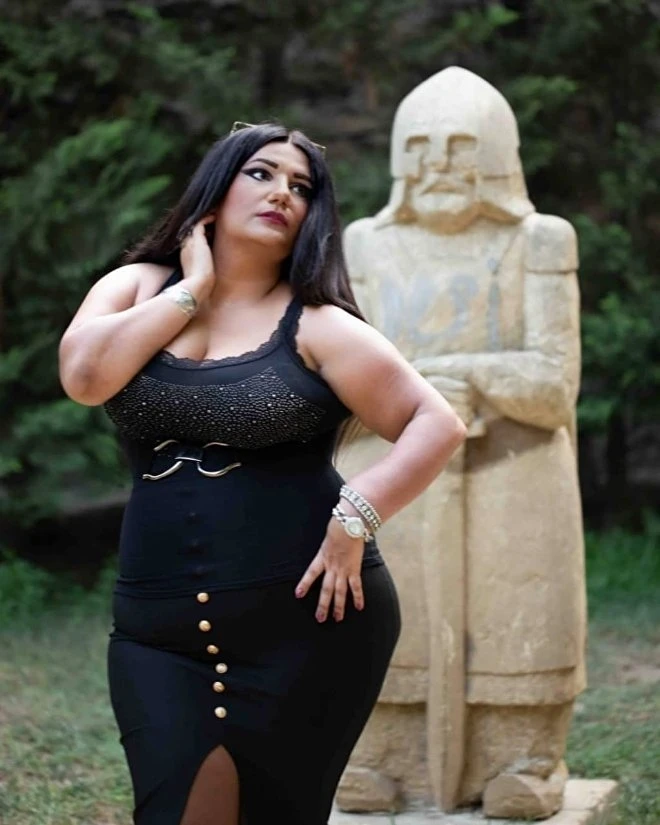 Очаровательная плюс-сайз модель Азербайджана - ФОТО