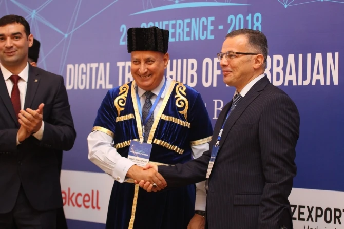 Компания Bakcell вручила первое в мире мобильное резидентство на конференции 