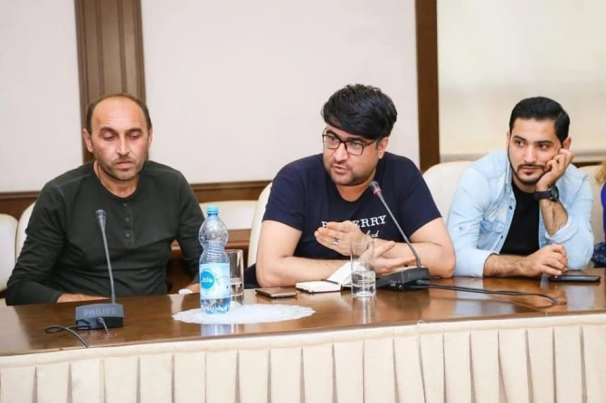 Əlikram Bayramov jurnalistləri başına yığıb 