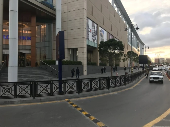 Новшества перед Ganjlik Mall - ФОТО Новшества перед Ganjlik Mall - ФОТО
