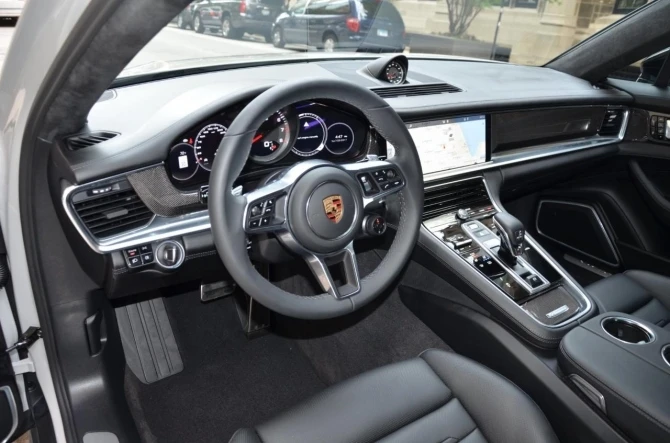 Люксовый автомобиль азербайджанского футболиста за 300 тысяч – ФОТО