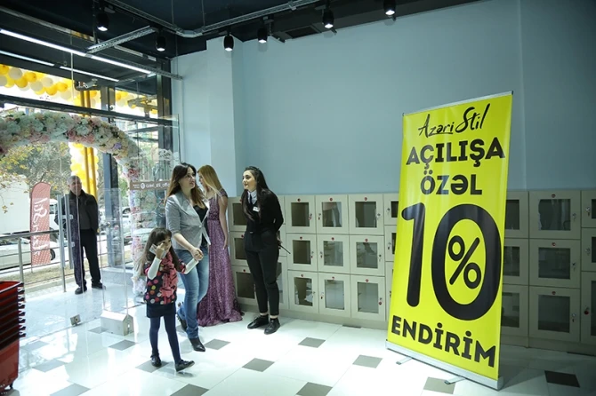 Xırdalanın ən böyük geyim mağazası açıldı -  “Azəri still” hər kəsi heyran etdi (VİDEO)