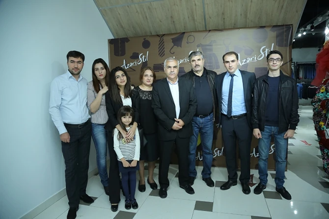 Xırdalanın ən böyük geyim mağazası açıldı -  “Azəri still” hər kəsi heyran etdi (VİDEO)