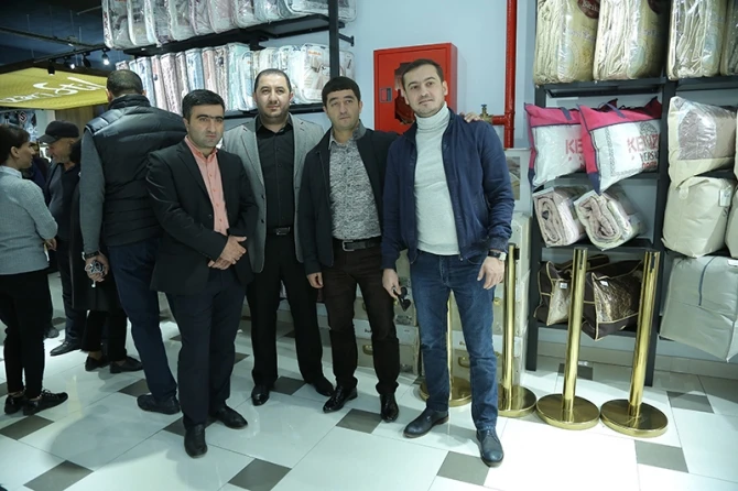 Xırdalanın ən böyük geyim mağazası açıldı -  “Azəri still” hər kəsi heyran etdi (VİDEO)