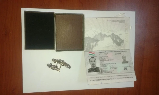 Bakıdan Daşkəndə gizlicə 14 brilyant dəst və yarım kiloqram qızıl aparan şəxslər saxlanıldı – FOTO