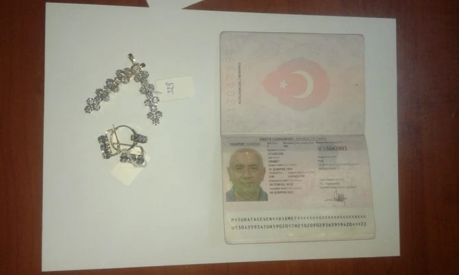 За попытку незаконного провоза 14 бриллиантовых комплектов через госграницу Азербайджана задержаны 11 иностранцев - ФОТО