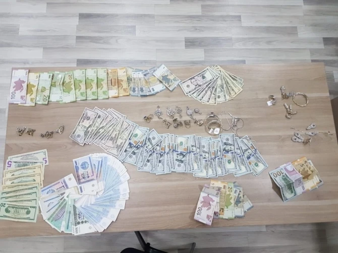 За попытку незаконного провоза 14 бриллиантовых комплектов через госграницу Азербайджана задержаны 11 иностранцев - ФОТО