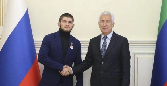 Хабиб Нурмагомедов получил высшую награду Дагестана (ФОТО)