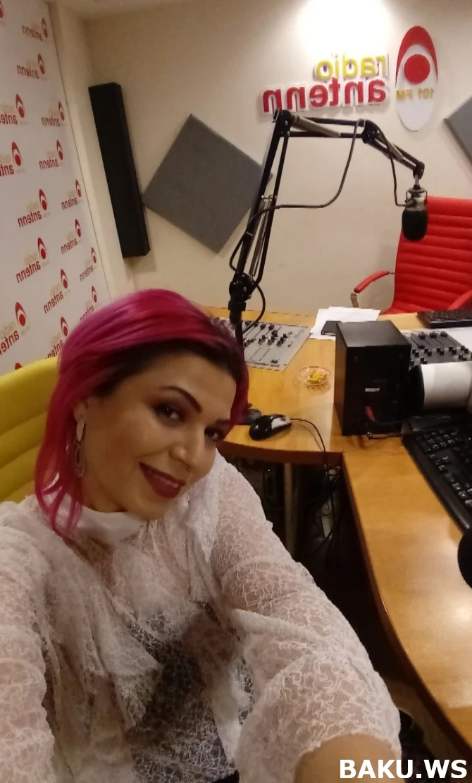 Zümrüd yenidən aparıcılığa başladı - FOTOLAR