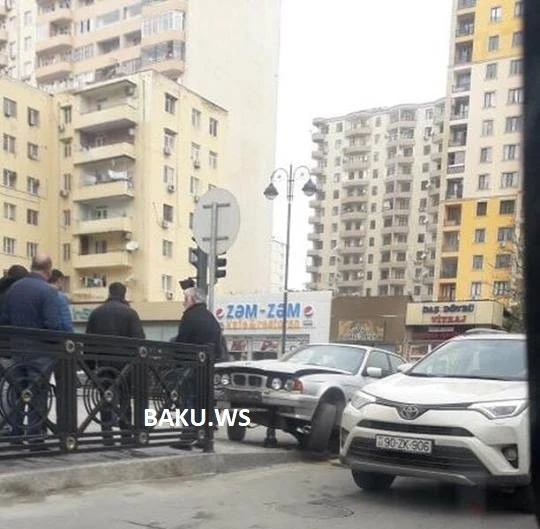 Установленные в Баку тумбы ограждения спасли жизнь людям - ФОТО