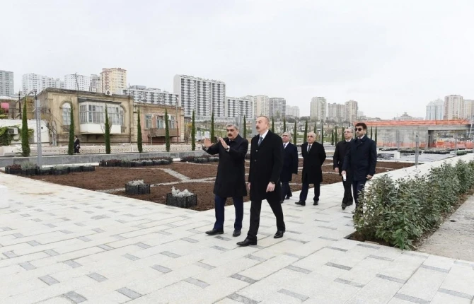 Ильхам Алиев ознакомился с работами вокруг мечети Тезепир - ФОТО