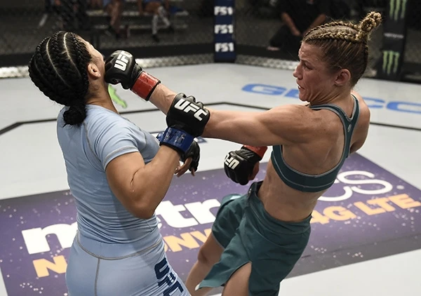 Красавицу-бойца из UFC избили, превратив ее лицо в месиво - ФОТО