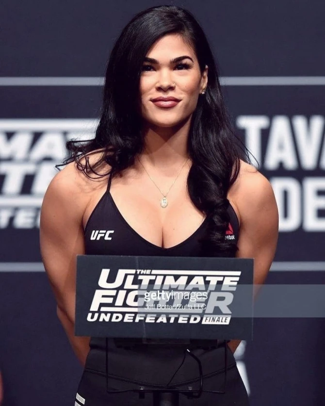 Красавицу-бойца из UFC избили, превратив ее лицо в месиво - ФОТО