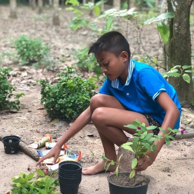 12-летний мальчик стал бьюти-звездой в Instagram и купил семье дом - ФОТО