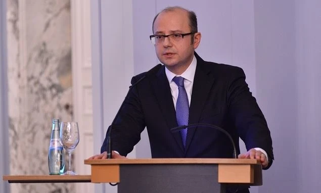 Nazirlərin məmur qohumları
