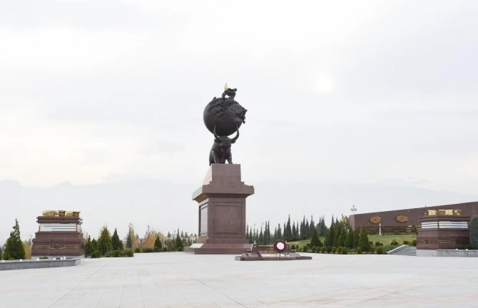 İlham Əliyev Türkmənistana rəsmi səfərə gedib - YENİLƏNİB + FOTO