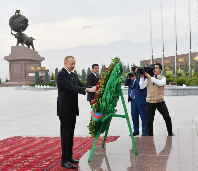 İlham Əliyev Türkmənistana rəsmi səfərə gedib - YENİLƏNİB + FOTO