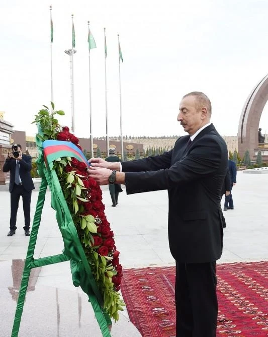 İlham Əliyev Türkmənistana rəsmi səfərə gedib - YENİLƏNİB + FOTO