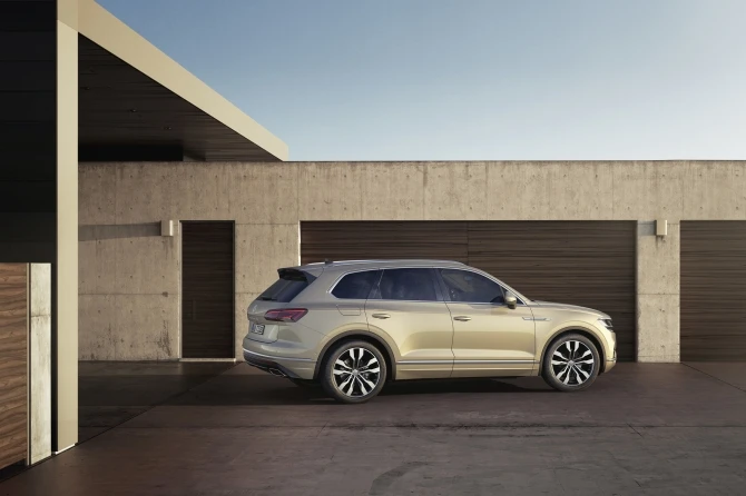 Volkswagen yeni möhtəşəm Touareg-lərini Azərbaycana göndərir - FOTOLAR