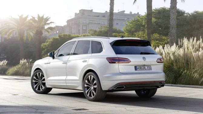 Volkswagen yeni möhtəşəm Touareg-lərini Azərbaycana göndərir - FOTOLAR