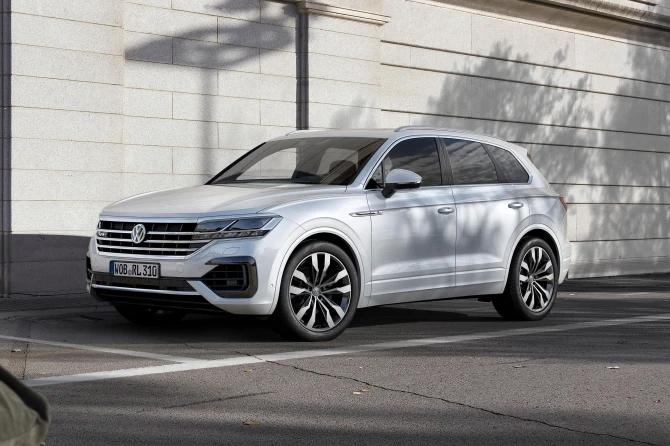 Volkswagen yeni möhtəşəm Touareg-lərini Azərbaycana göndərir - FOTOLAR