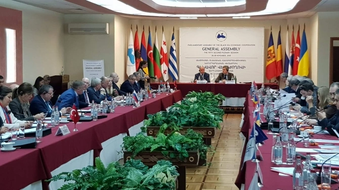 Milli Məclisin deputatları Ermənistana gedib - FOTO