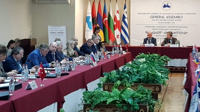 Milli Məclisin deputatları Ermənistana gedib - FOTO