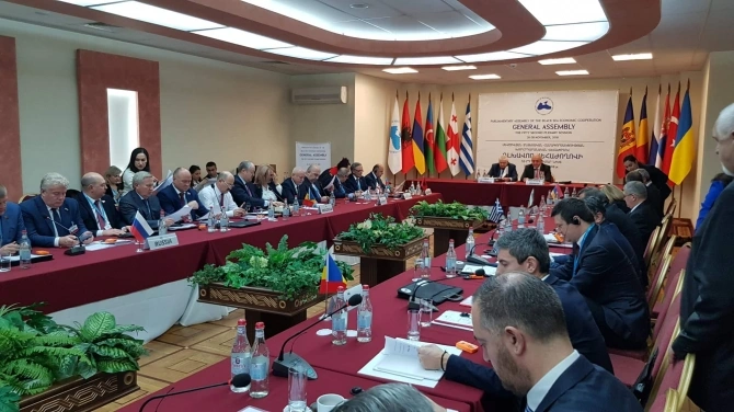 Milli Məclisin deputatları Ermənistana gedib - FOTO