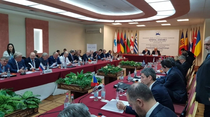 Milli Məclisin deputatları Ermənistana gedib - FOTO