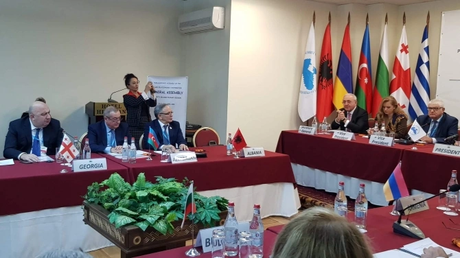 Milli Məclisin deputatları Ermənistana gedib - FOTO