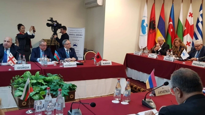 Milli Məclisin deputatları Ermənistana gedib - FOTO
