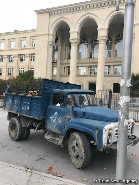 Последствия штормового ветра в Баку - ФОТО
