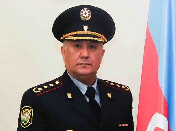 Дорожная полиция Баку накажет водителя из-за этого снимка в СМИ - ФОТО