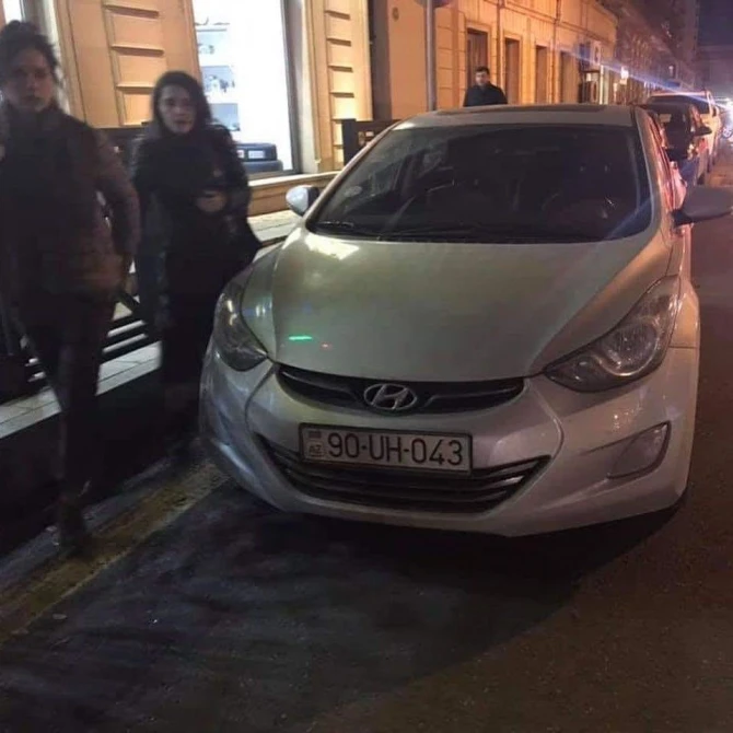 Дорожная полиция Баку накажет водителя из-за этого снимка в СМИ - ФОТО