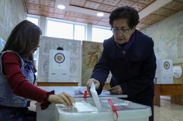 Ölmüş qadının Paşinyan “sevgisi” – Əslində nə baş verib?