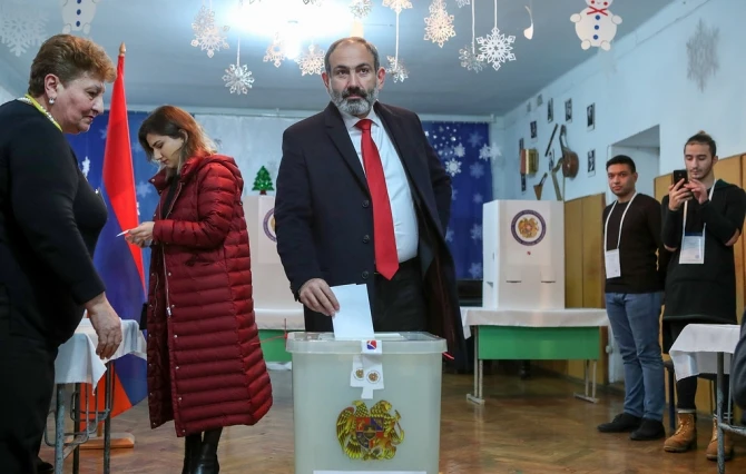 Ölmüş qadının Paşinyan “sevgisi” – Əslində nə baş verib?