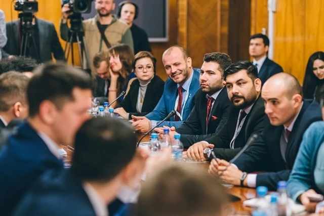Azərbaycanlı gənclər Moskvada Sergey Lavrovla görüşüb – FOTO