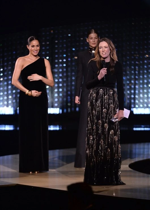 Меган Маркл удивила своим появлением на премии Fashion Awards в Лондоне - ФОТО