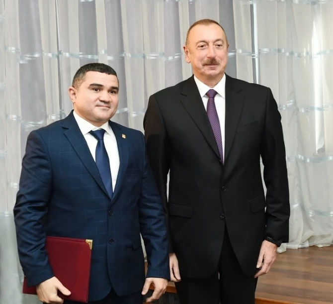 Президент подарил квартиры спортсменам - ФОТО