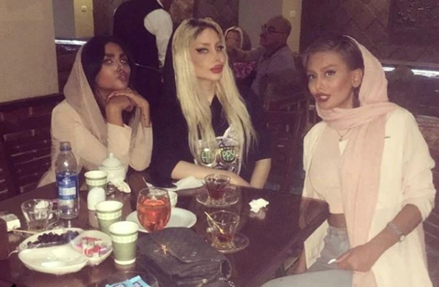 İranda “pişik gözlü” qadınlara 74 şallaq vurulacaq – FOTO İranda “pişik gözlü” qadınlara 74 şallaq vurulacaq – FOTO